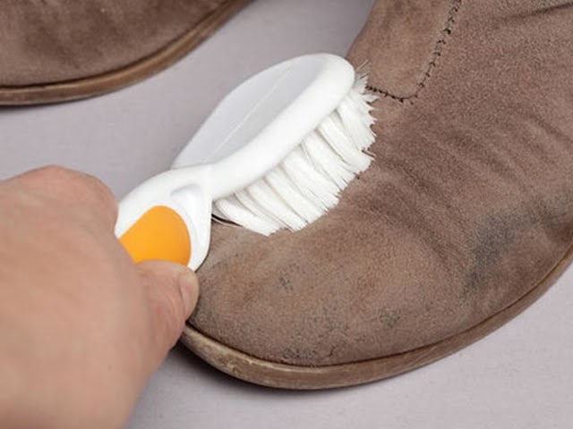 Hướng dẫn vệ sinh giày da lộn hiệu quả, dễ thực hiện